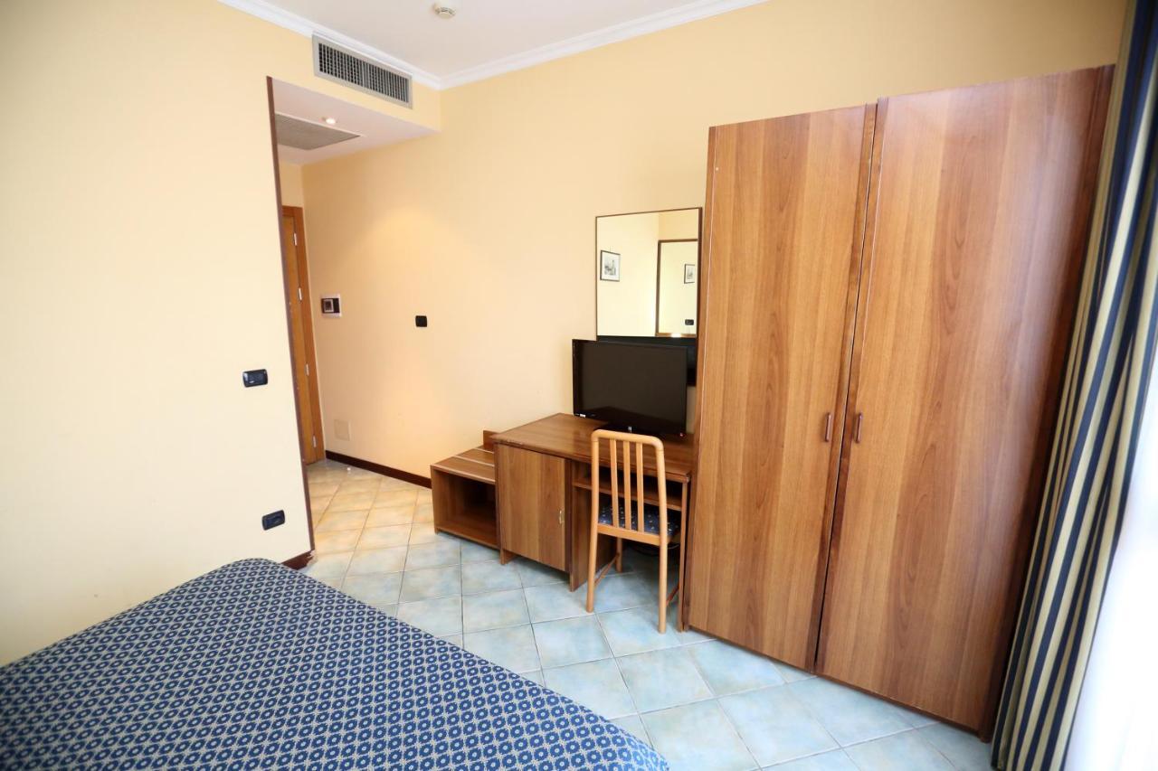 Hotel Palacavicchi Ciampino Eksteriør billede