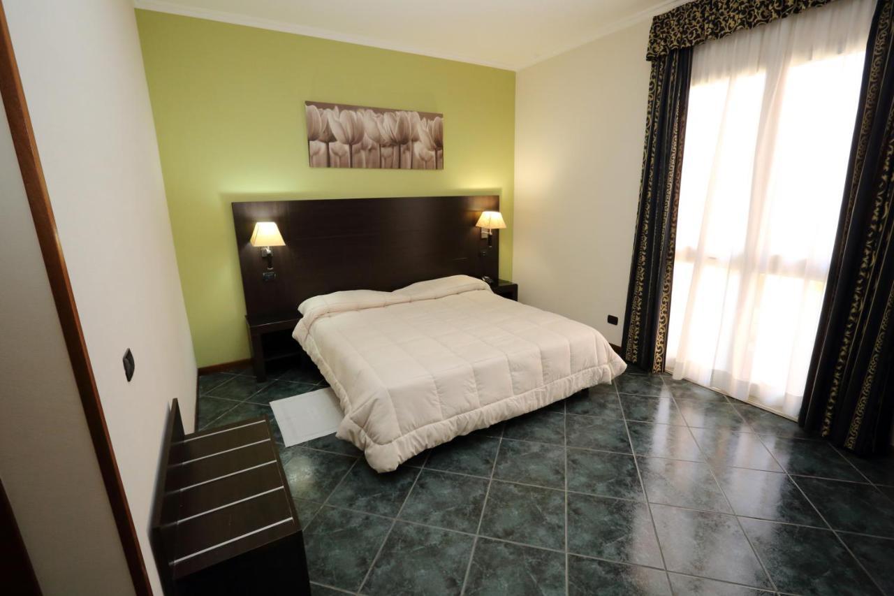 Hotel Palacavicchi Ciampino Eksteriør billede