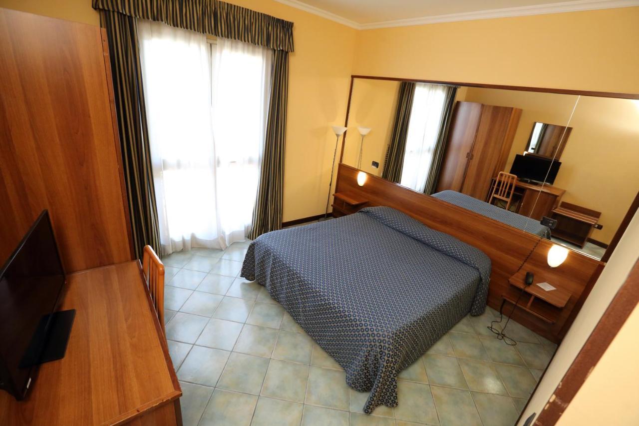 Hotel Palacavicchi Ciampino Eksteriør billede