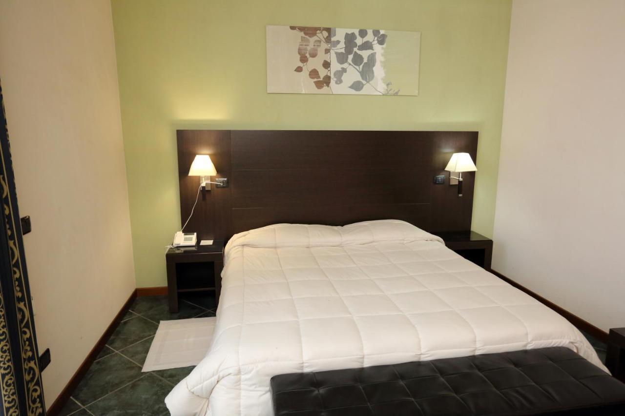 Hotel Palacavicchi Ciampino Eksteriør billede