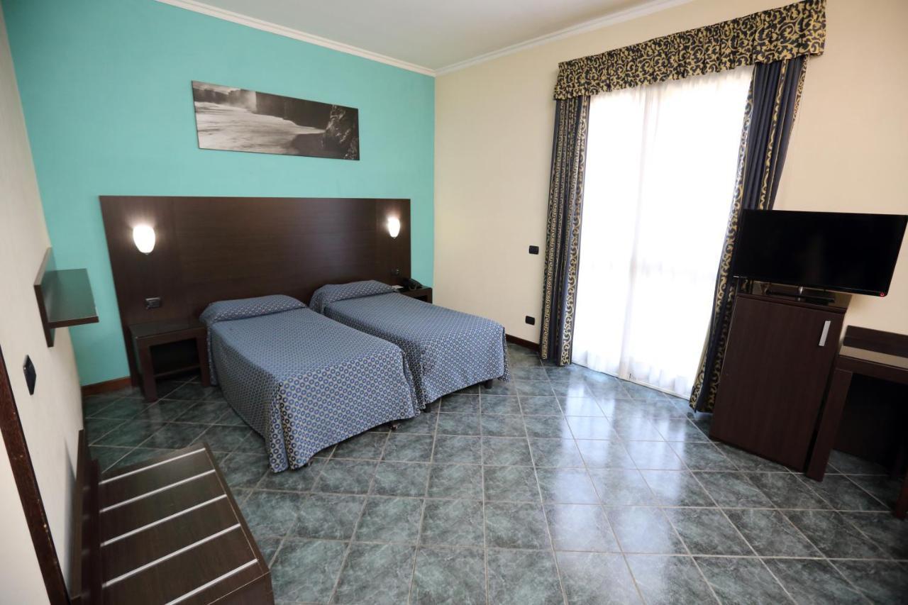Hotel Palacavicchi Ciampino Eksteriør billede