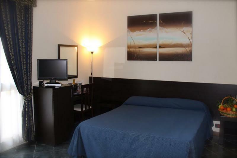 Hotel Palacavicchi Ciampino Eksteriør billede