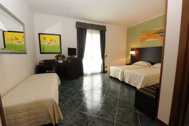 Hotel Palacavicchi Ciampino Eksteriør billede