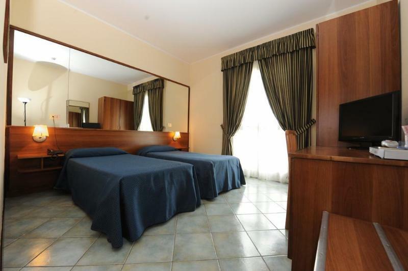 Hotel Palacavicchi Ciampino Eksteriør billede